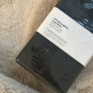NWT Lululemon Lift and Lengthen Yoga Block 
Black SET OF 2